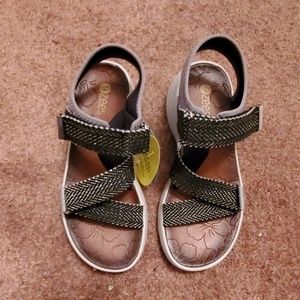 WOMANS BZEES SANDALS